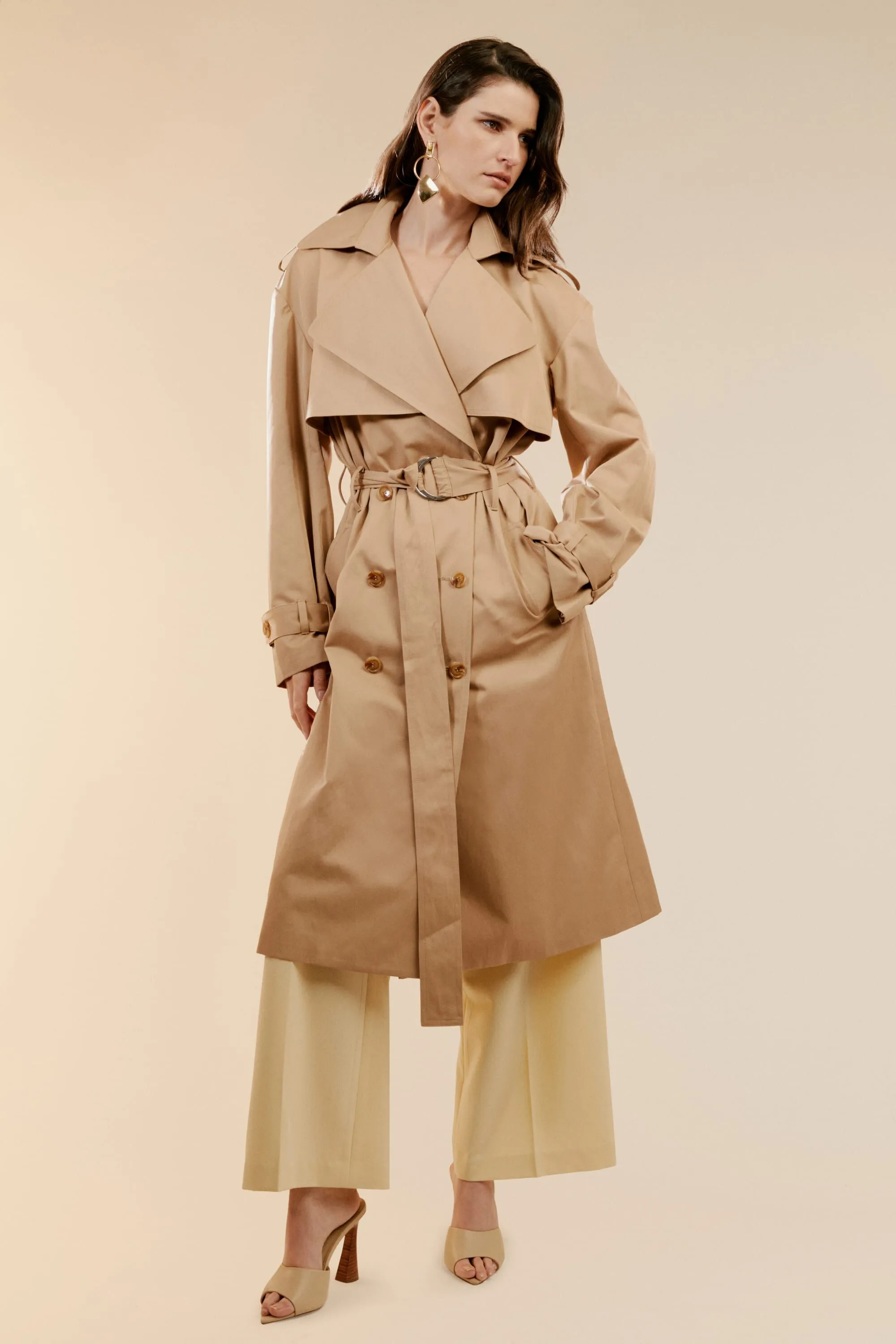 halle trench coat in tan