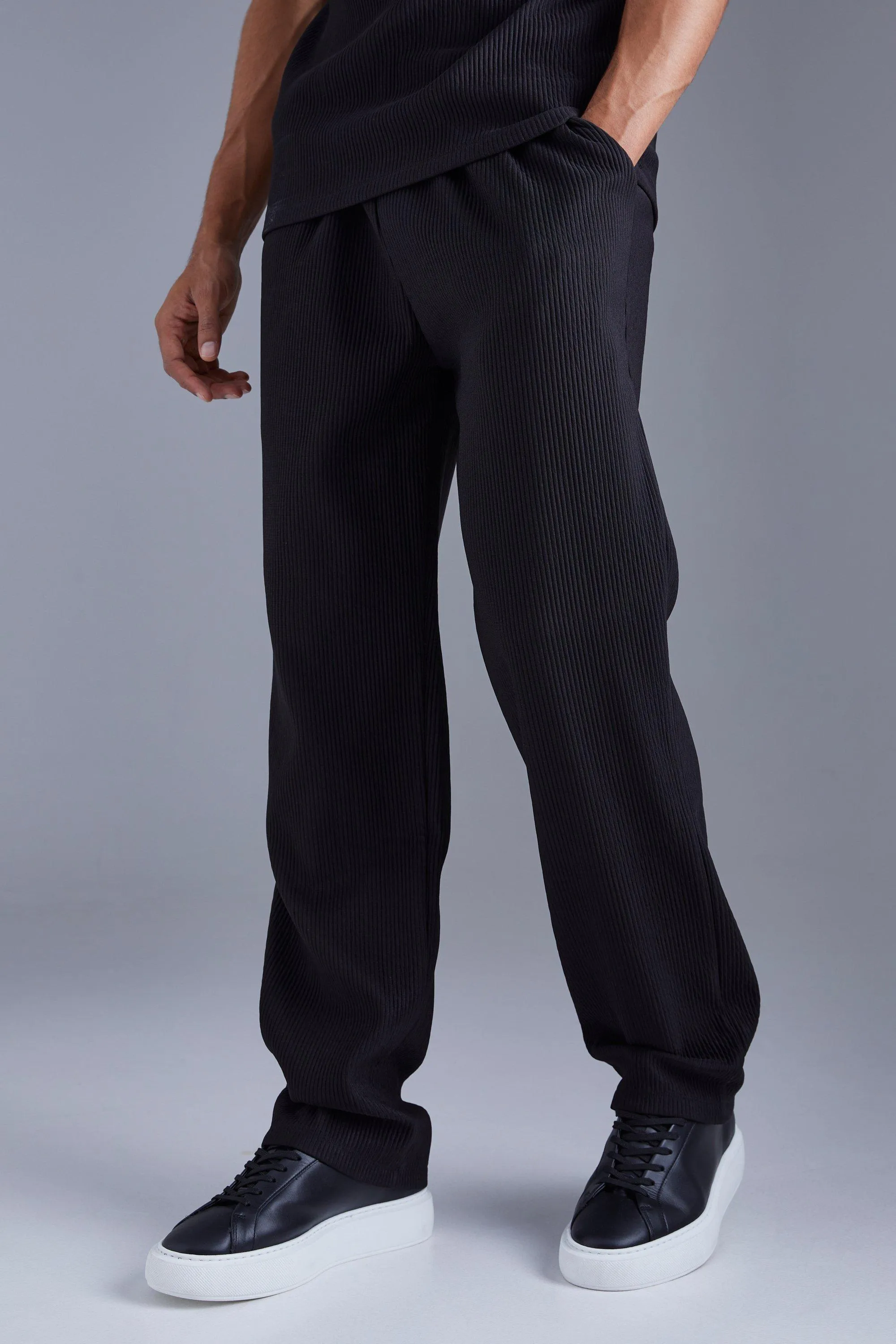 Heavy Pleated Straight Leg Trouser | boohooMAN UK