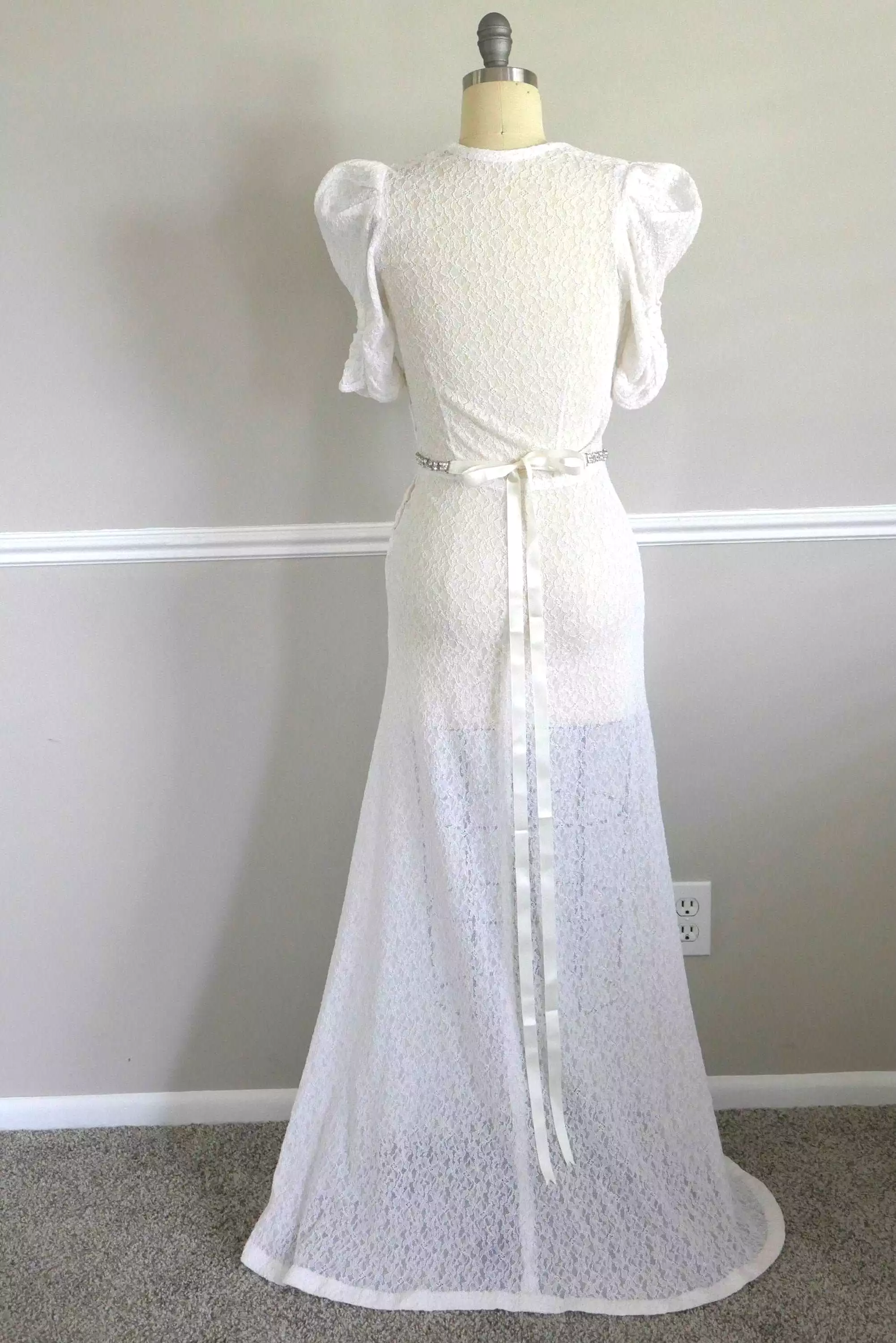 Vintage 1930s Wedding Dress / 30s white bias cut puff sleeve lace gown Size XS